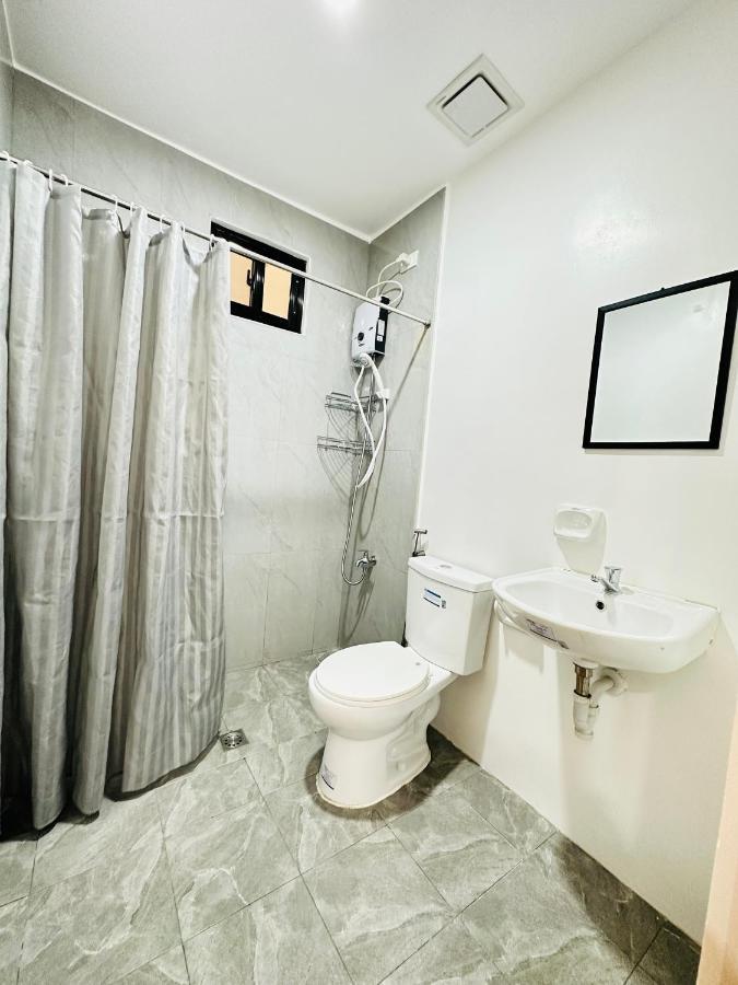 Rjc Building Apartment โอลองกาโป ภายนอก รูปภาพ
